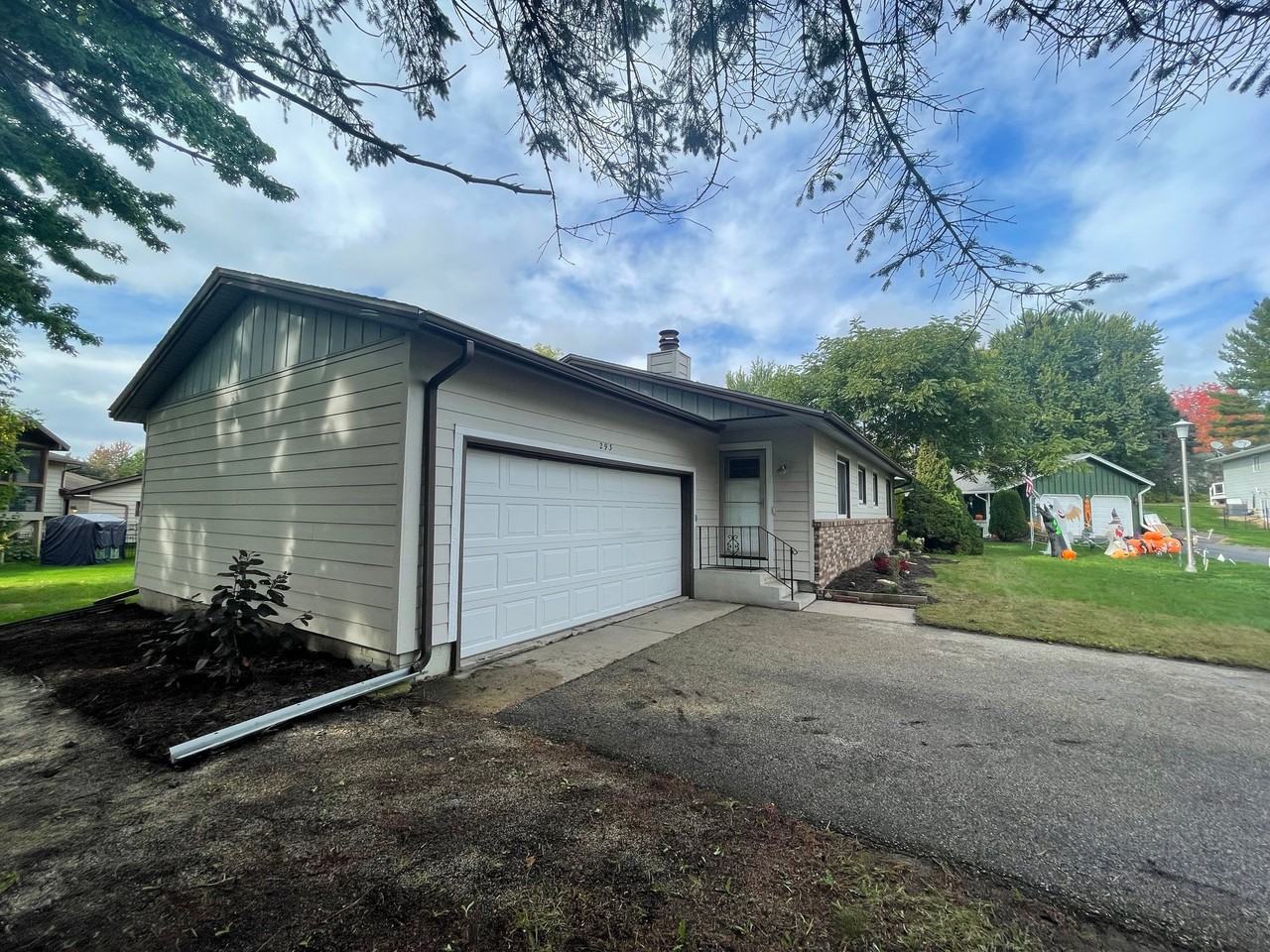 293 Cardinal Ct - Photo 3 of 16