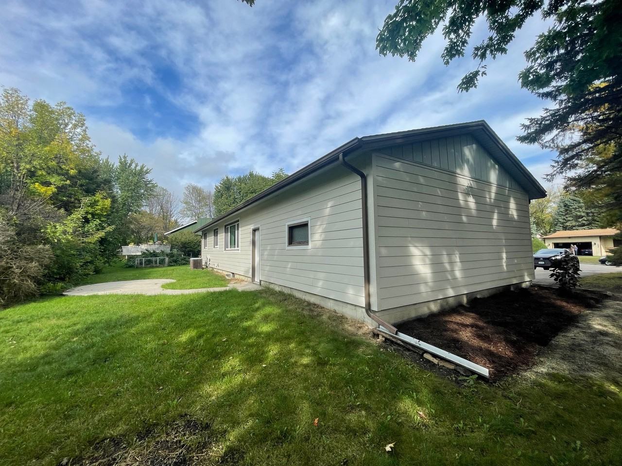 293 Cardinal Ct - Photo 4 of 16