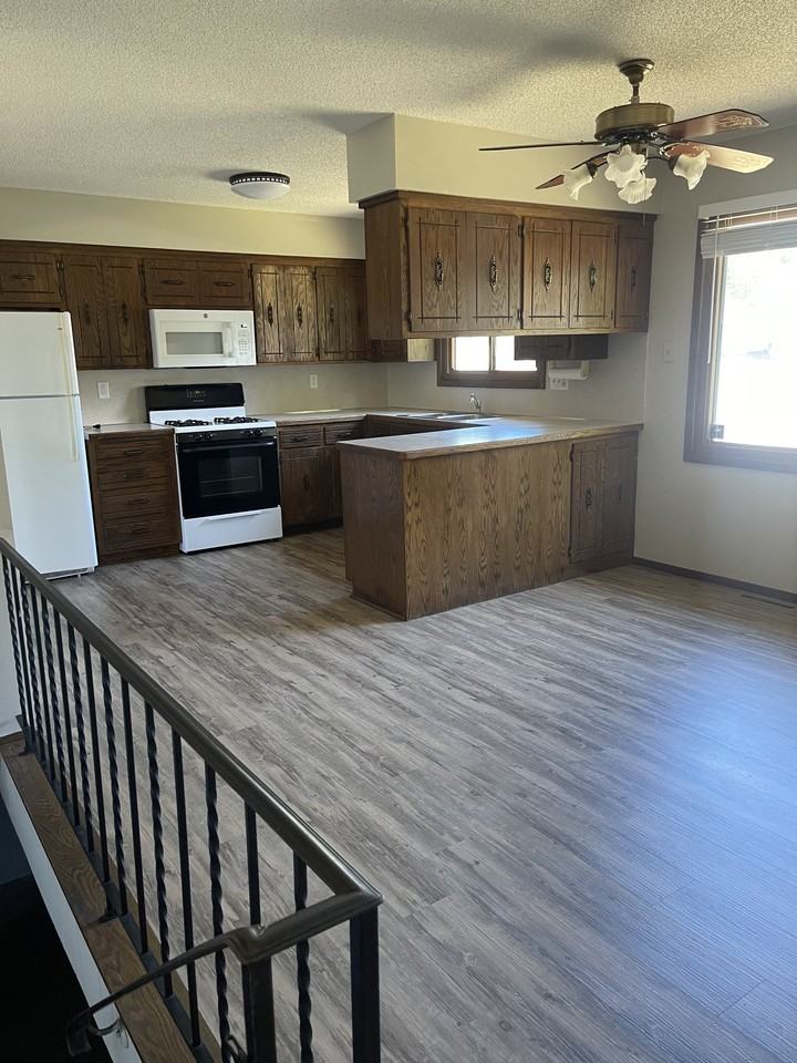 293 Cardinal Ct - Photo 5 of 16