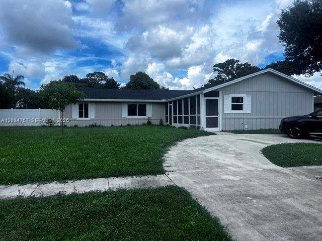 100 Prado St - Photo 2 of 18