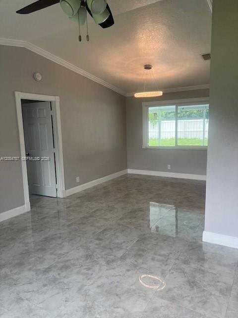 100 Prado St - Photo 4 of 18