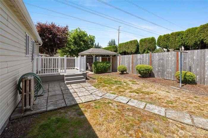 4507 72nd St E - Photo 4 of 21