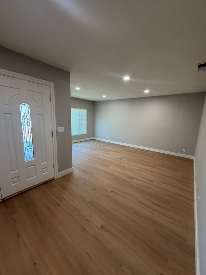 1383 Wystone Dr - Photo 3 of 15