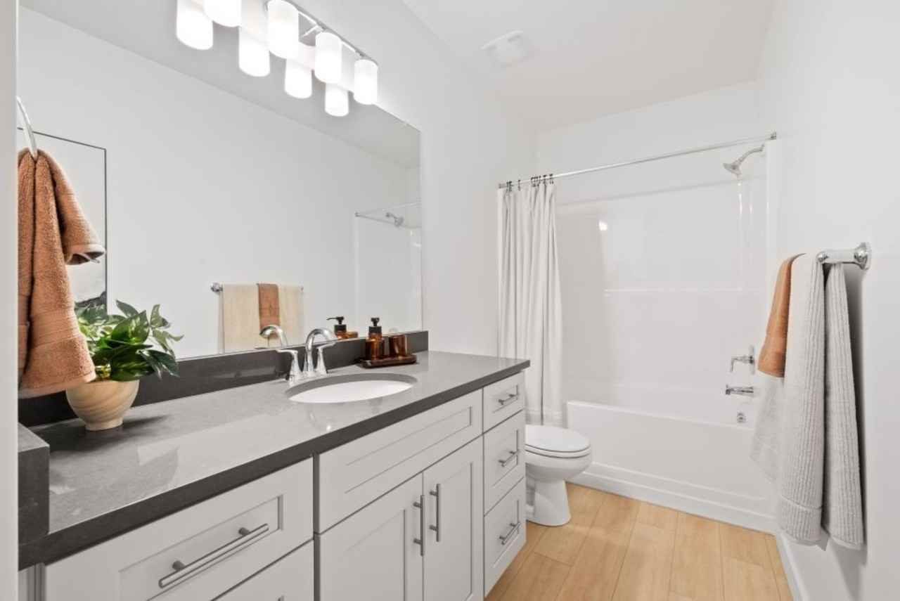 1885 W Center St #21 - Photo 3 of 8