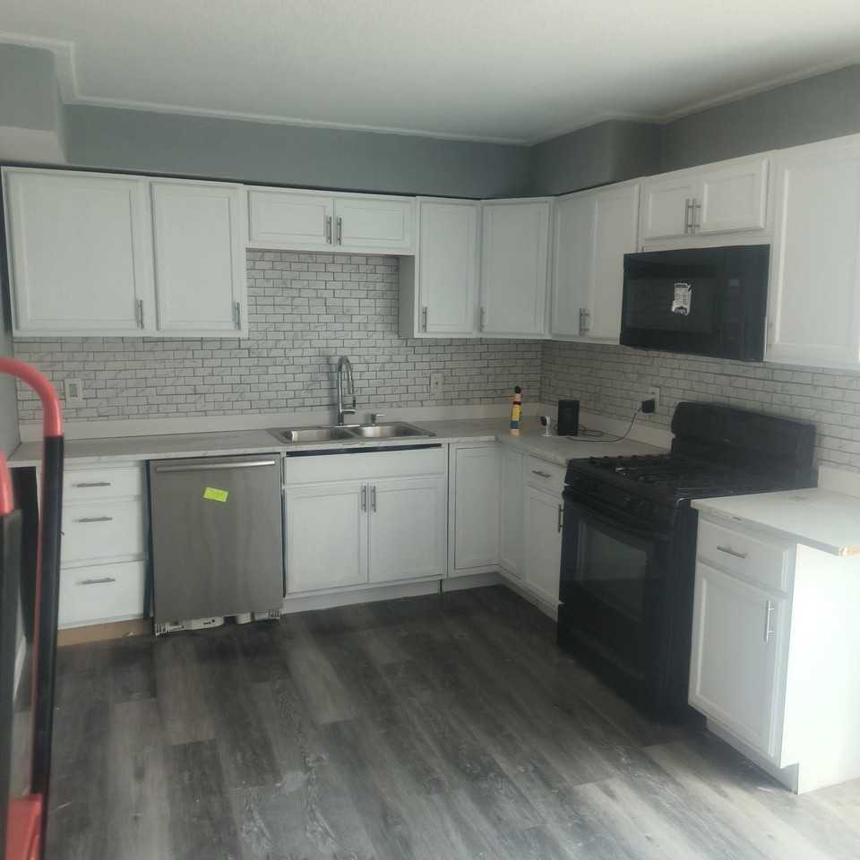 610 E Monroe St - Photo 5 of 19