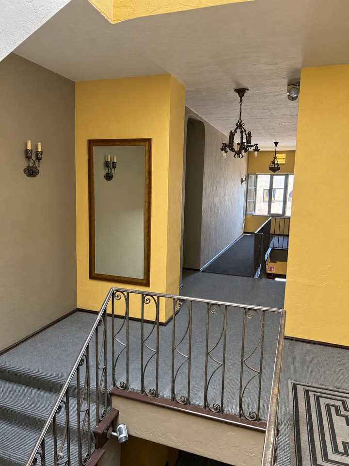 400 N Sycamore Ave #7 - Photo 4 of 15