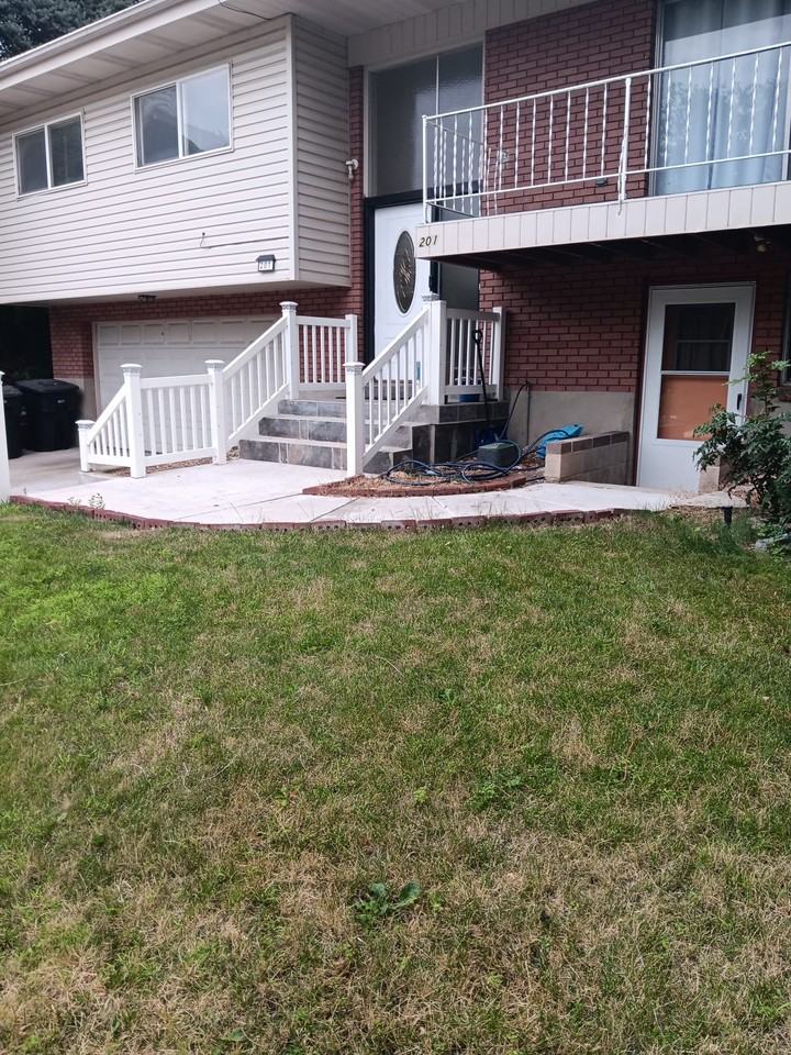 201 W Bayview Dr - Photo 2 of 8