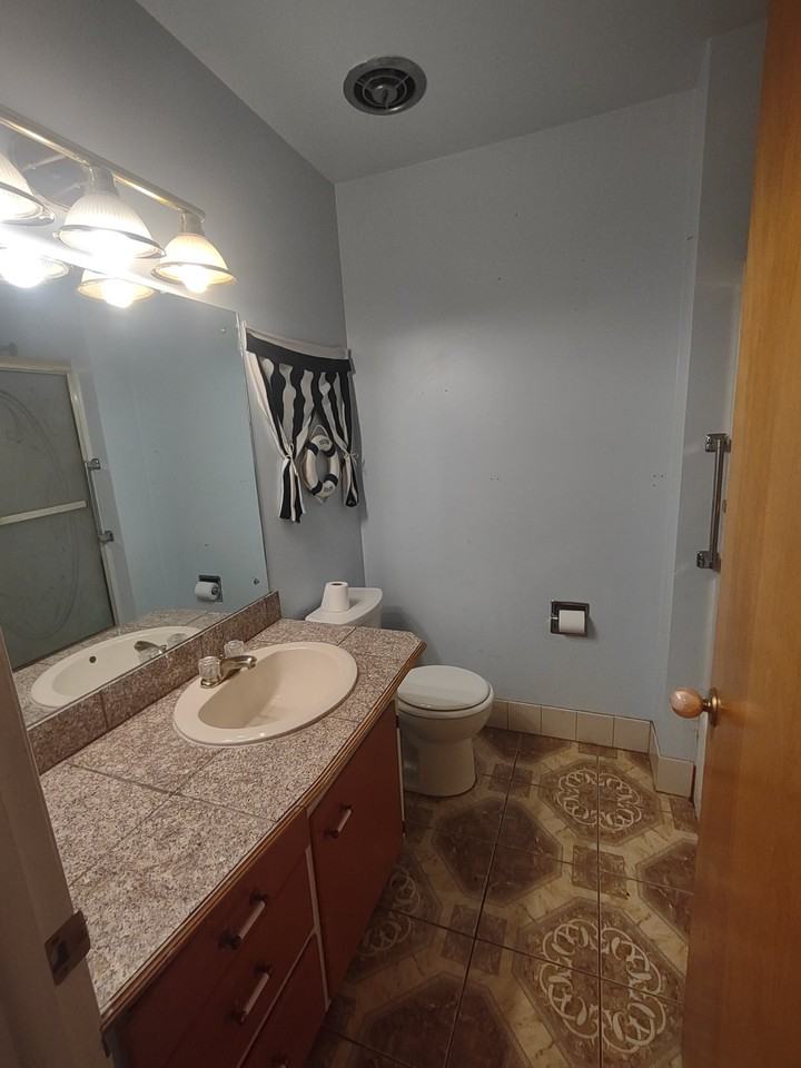 201 W Bayview Dr - Photo 3 of 8