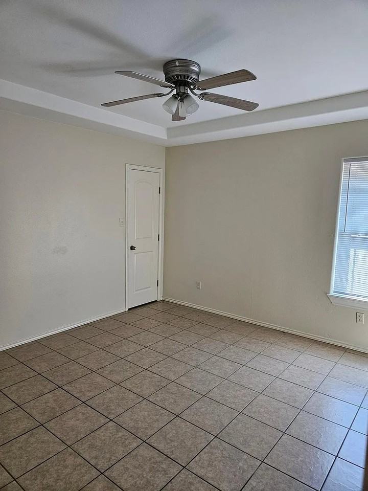 3900 Sheraton Ave #2 - Photo 4 of 7