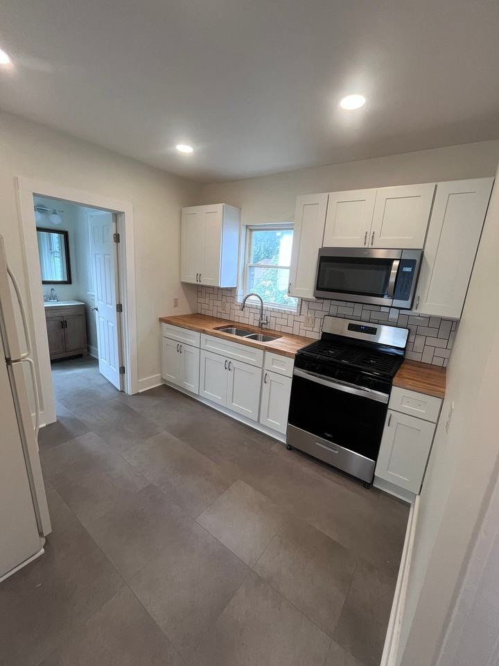 1362 Girard St - Photo 2 of 8