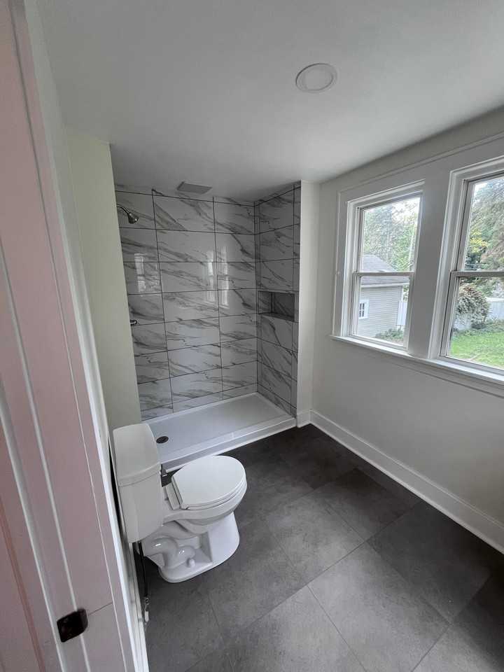 1362 Girard St - Photo 3 of 8