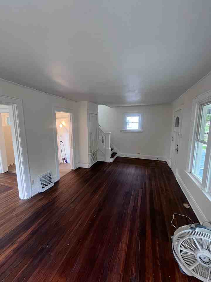 1362 Girard St - Photo 4 of 8