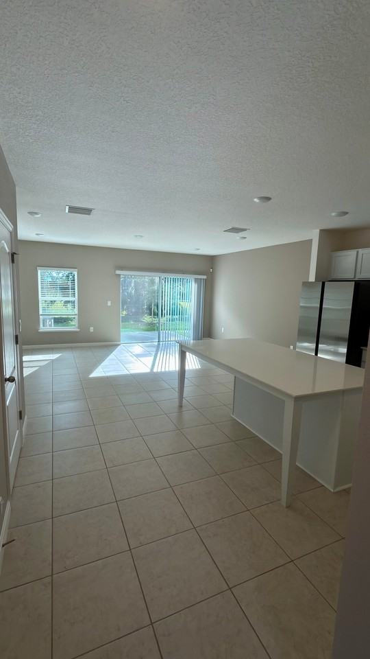 3974 Collegiate Blvd - Photo 4 of 15
