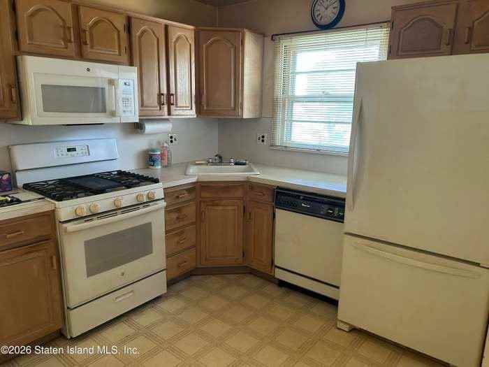 101 Wilson Ter - Photo 3 of 18
