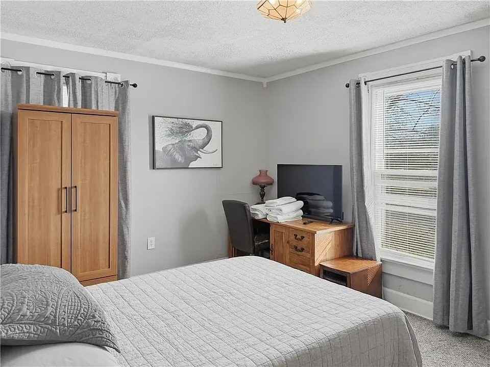 363 Park Dr - Photo 3 of 9