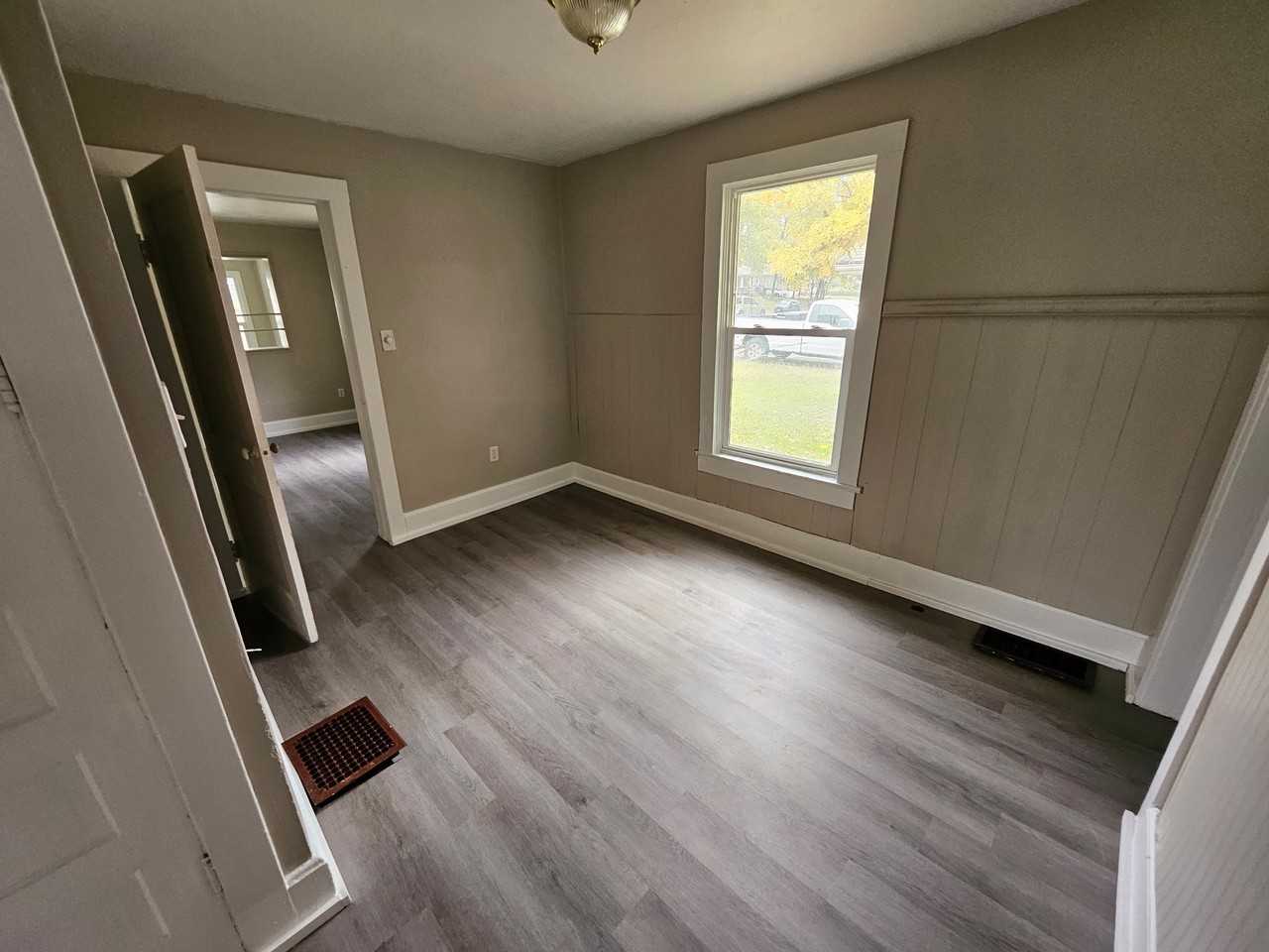 104 S Huttig Ave - Photo 2 of 19
