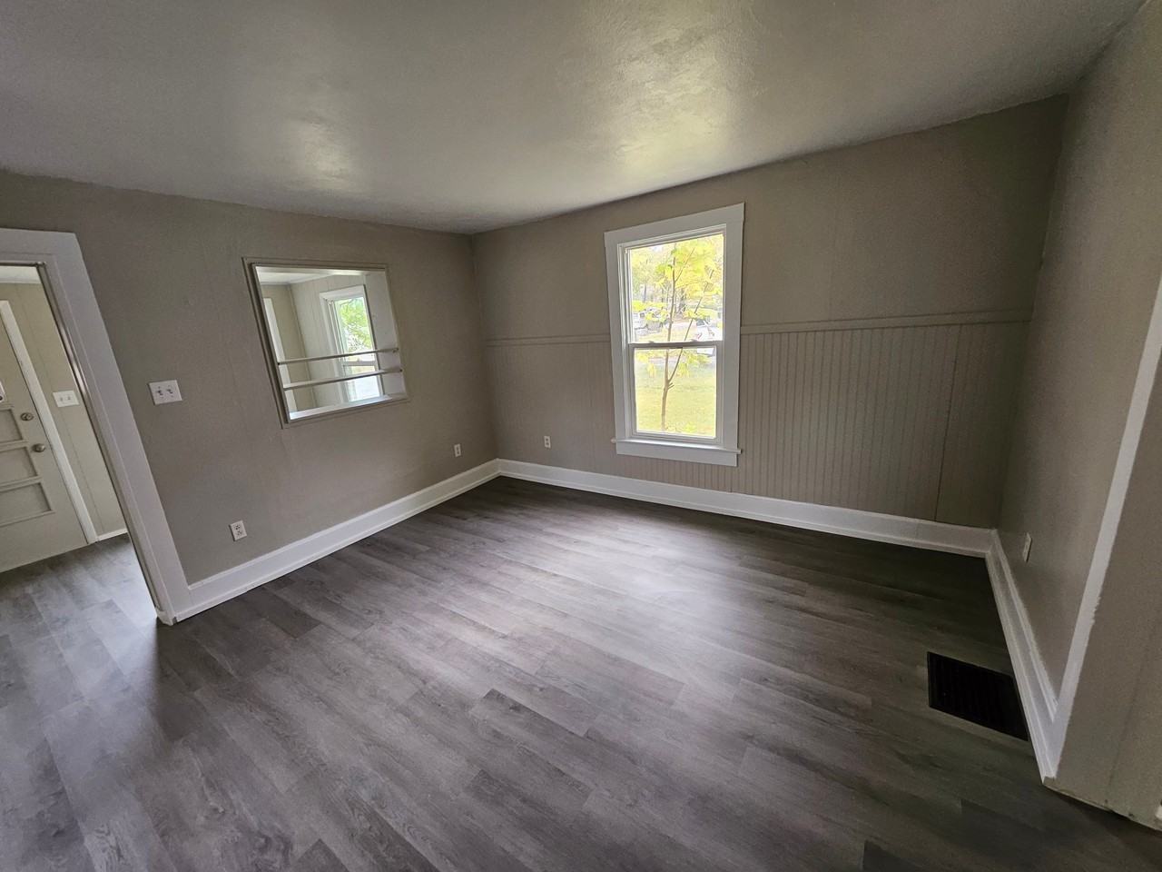 104 S Huttig Ave - Photo 3 of 19