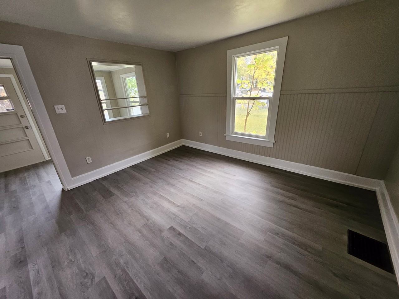 104 S Huttig Ave - Photo 4 of 19