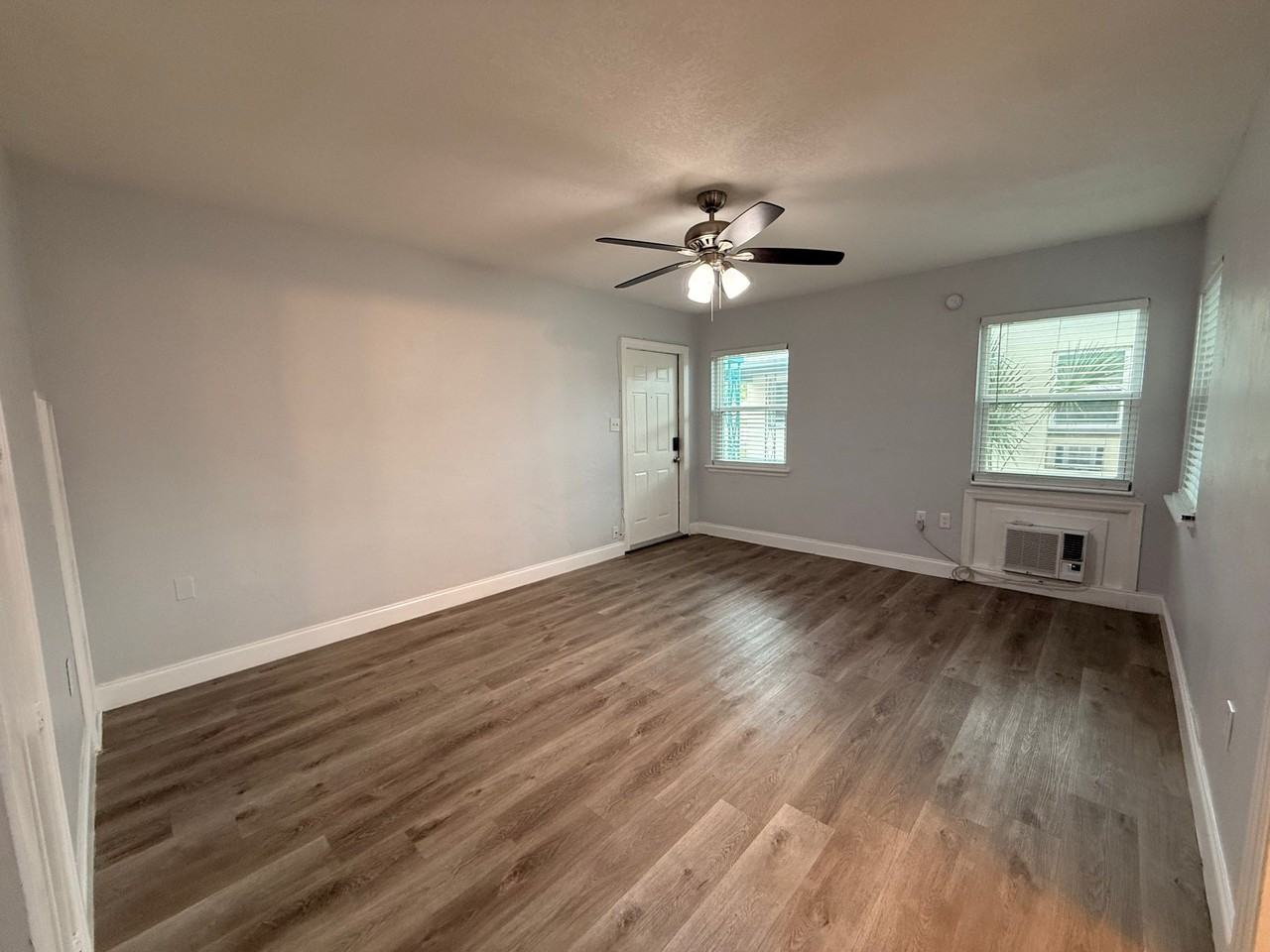 216 30th Ave N - Photo 2 of 4