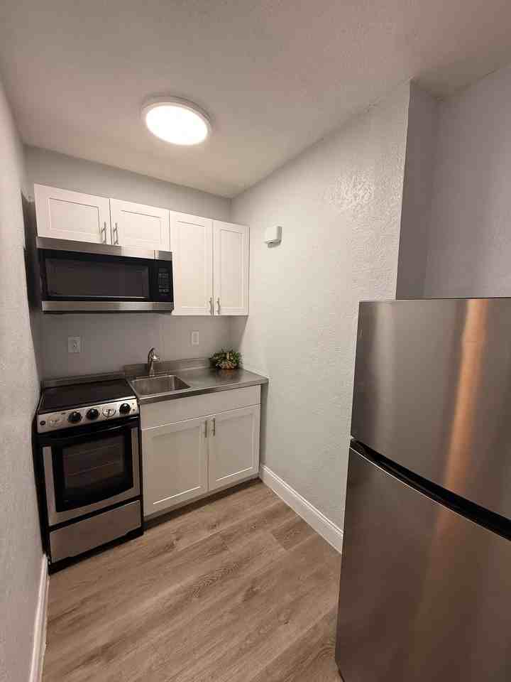 216 30th Ave N - Photo 3 of 4