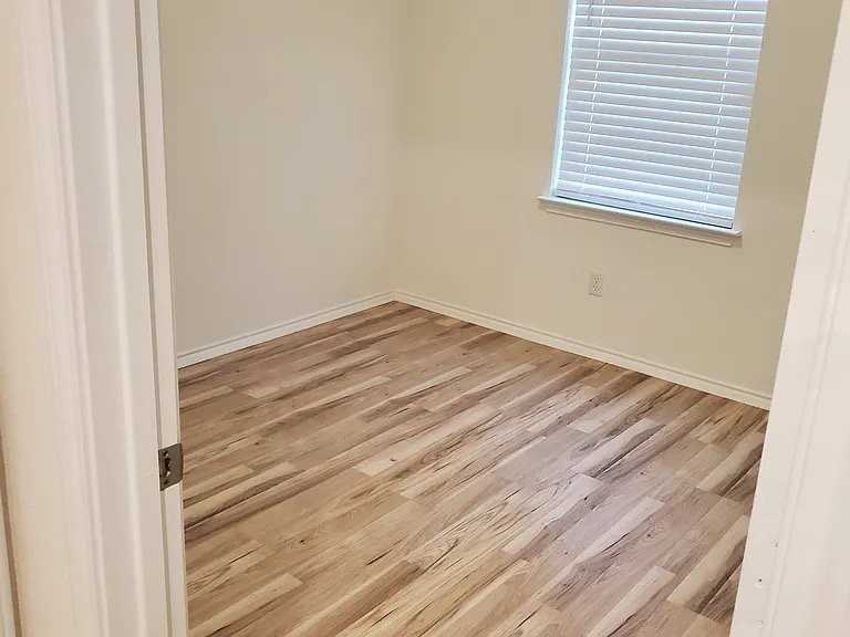 1126 Loganberry Dr - Photo 5 of 6