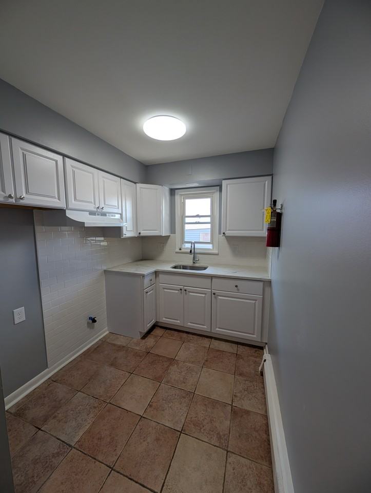 162-164 East 16th Street #3 - Photo 5 of 10