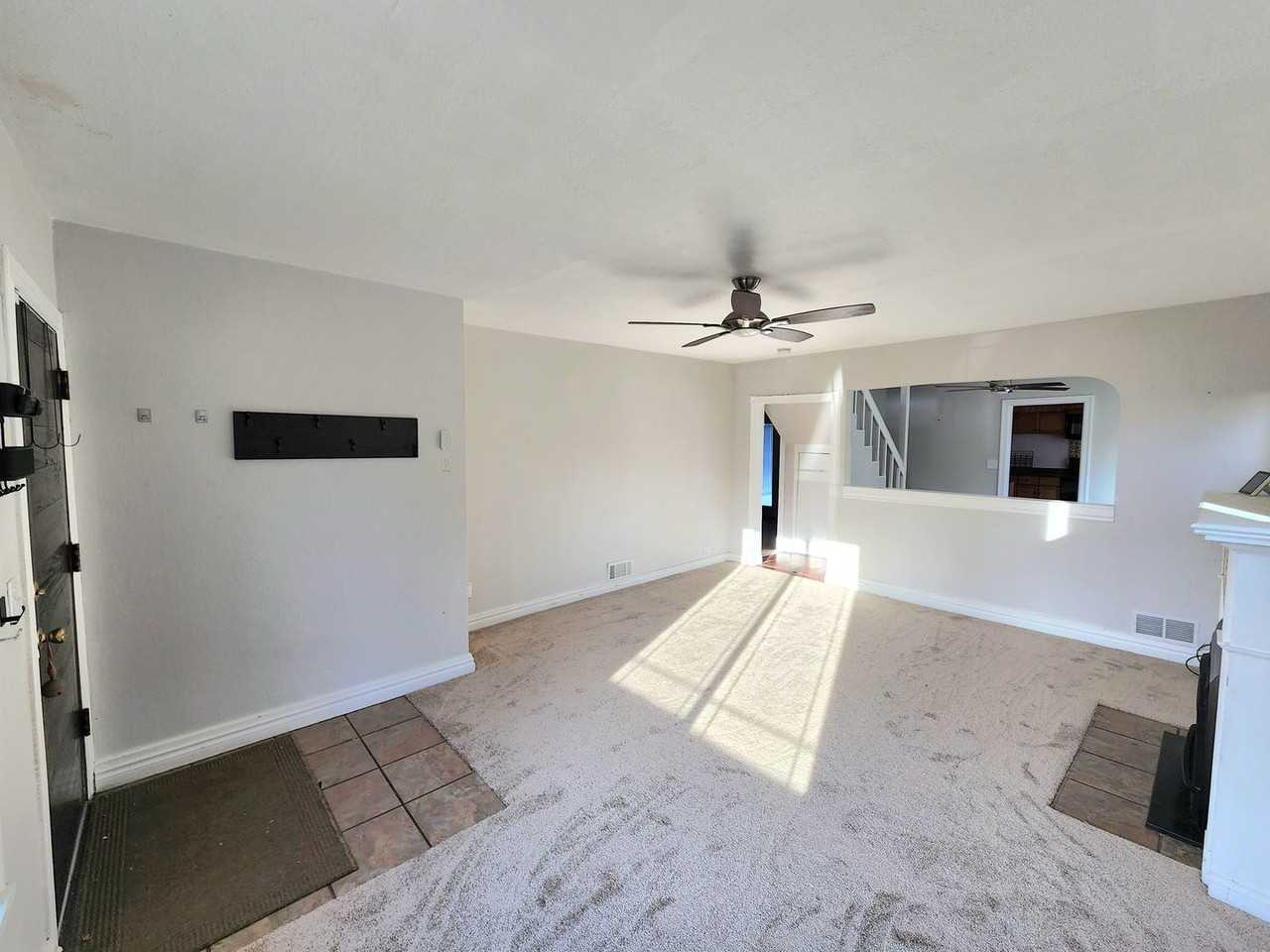 1617 Oakes Ave - Photo 4 of 14