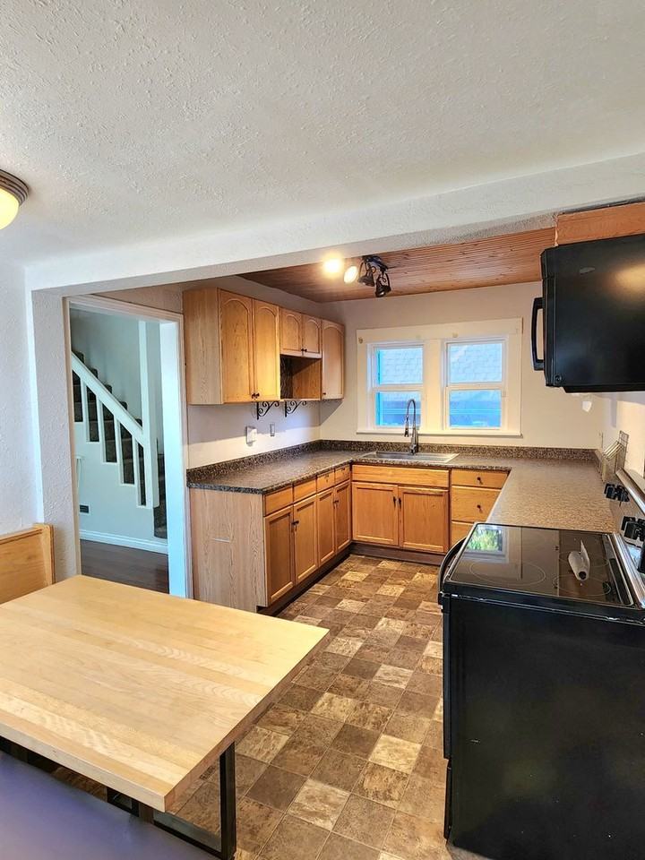1617 Oakes Ave - Photo 5 of 14