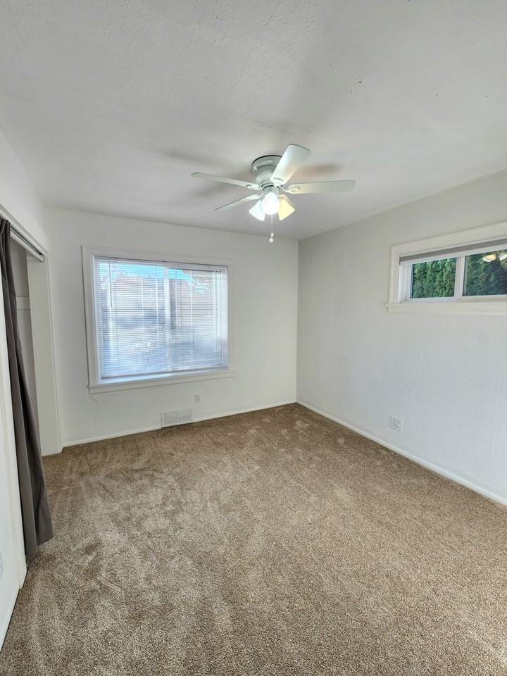 1617 Oakes Ave - Photo 6 of 14