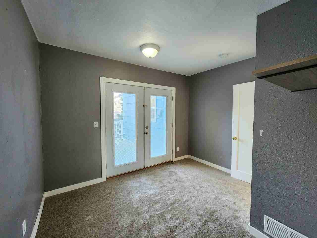 1617 Oakes Ave - Photo 7 of 14