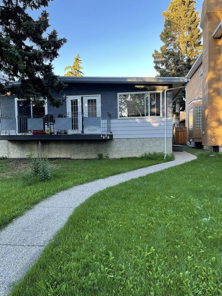 4926 21a St Sw - Photo 2 of 20