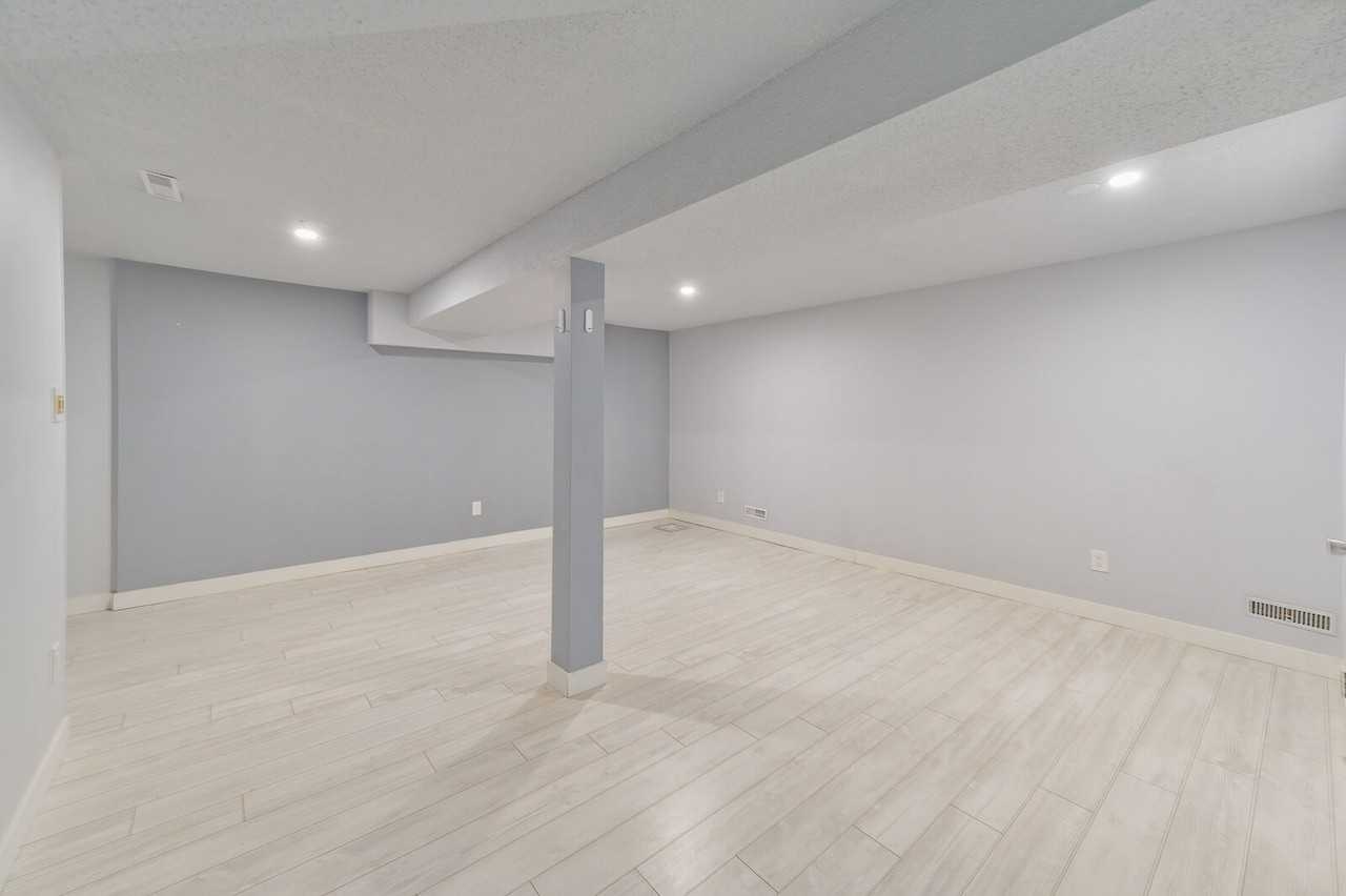 4926 21a St Sw - Photo 5 of 20