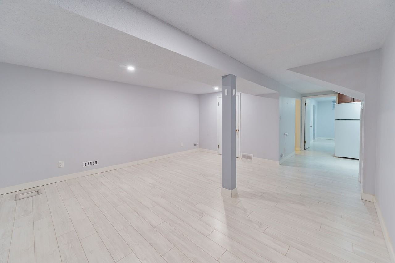 4926 21a St Sw - Photo 6 of 20