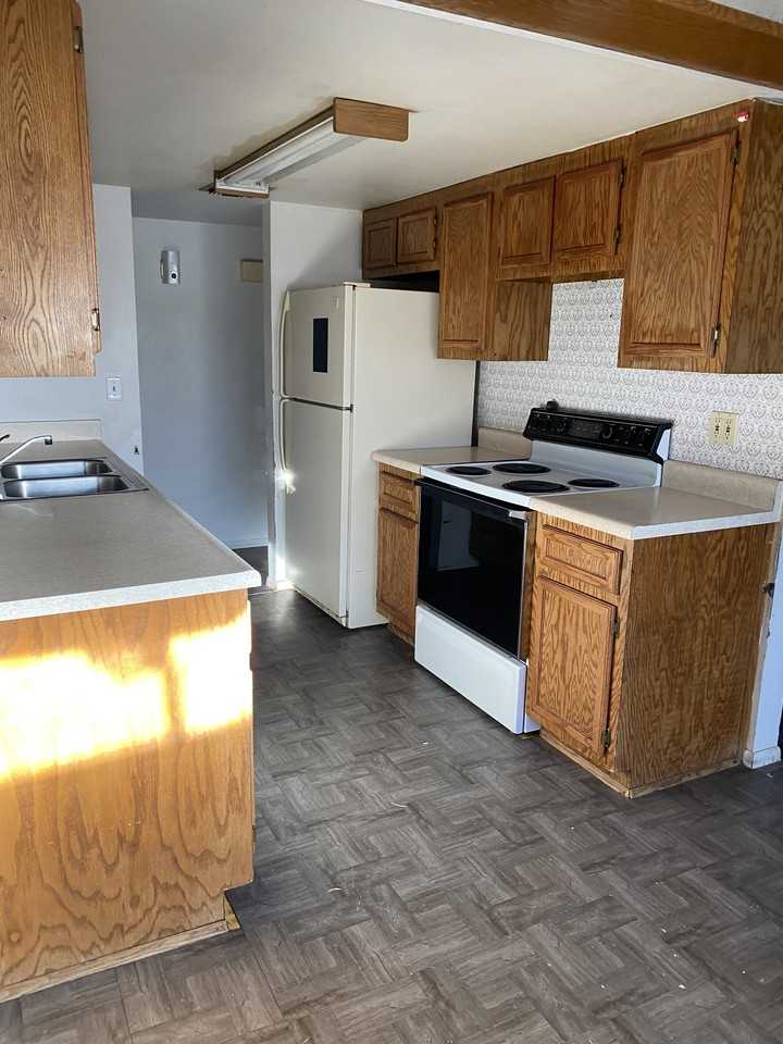 2042 W Hadley St #NA - Photo 2 of 15
