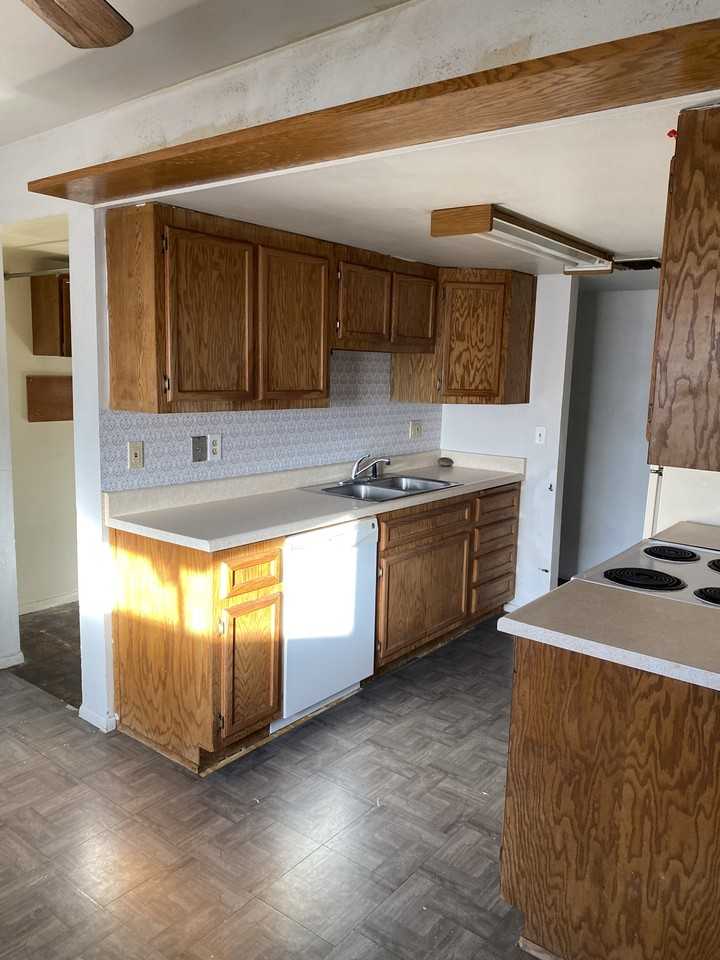 2042 W Hadley St #NA - Photo 3 of 15
