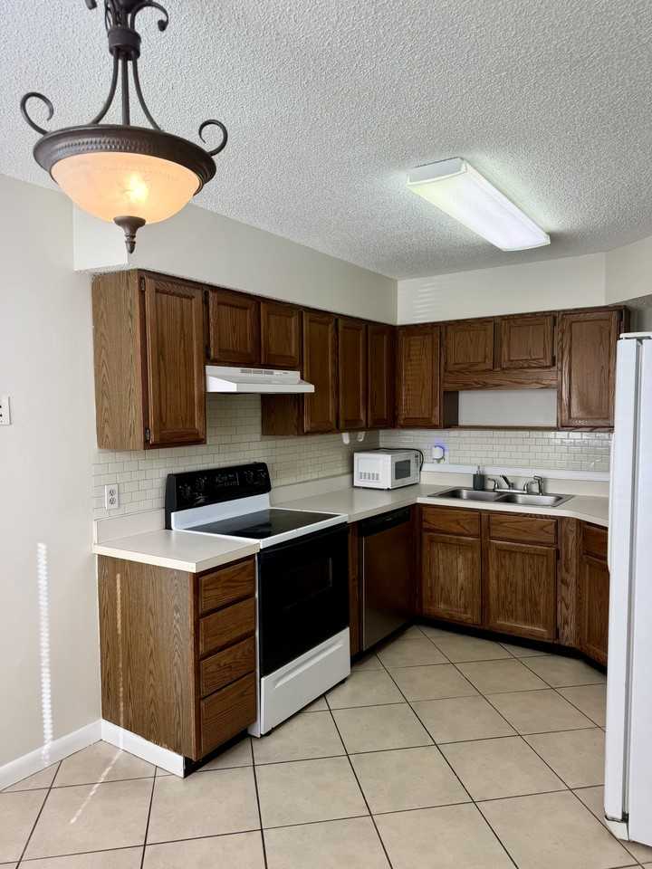 4421 Winderbrook Ct #1 - Photo 3 of 14