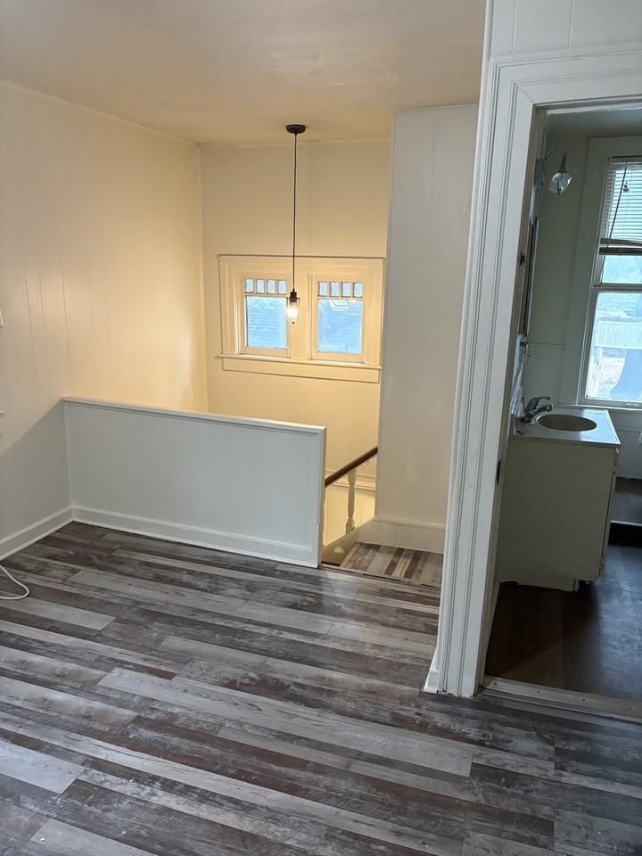 906B E Walnut St #NA - Photo 3 of 10