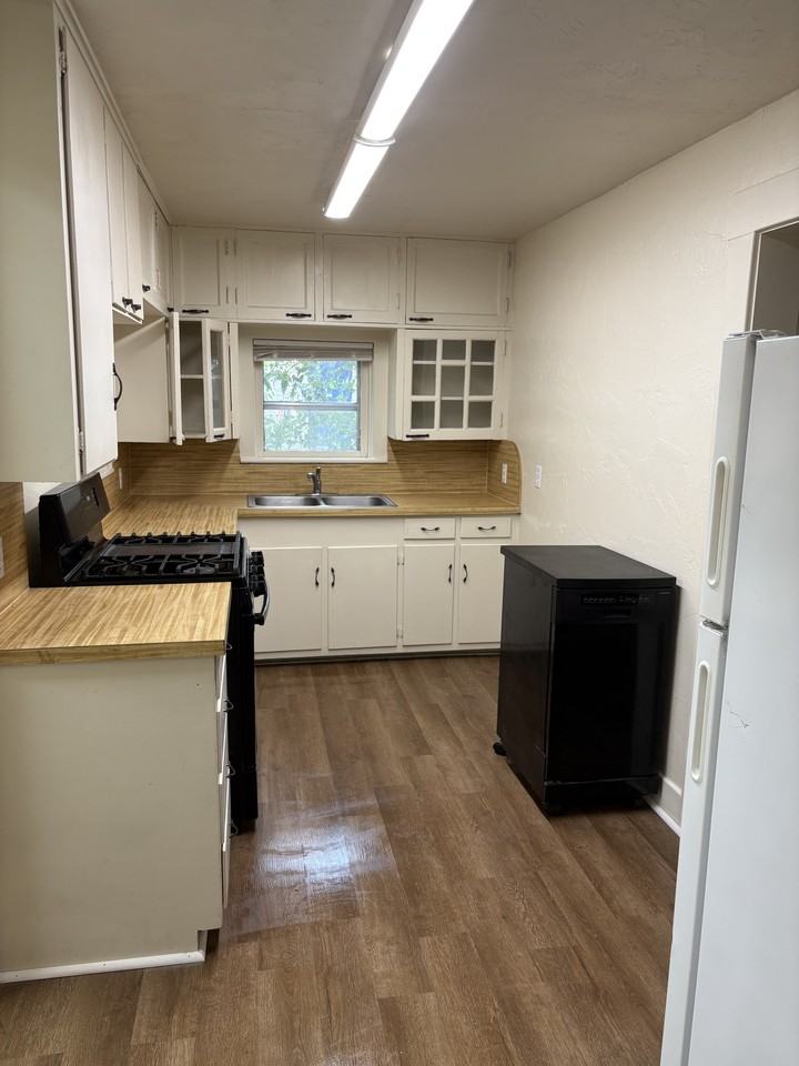 906B E Walnut St #NA - Photo 7 of 10