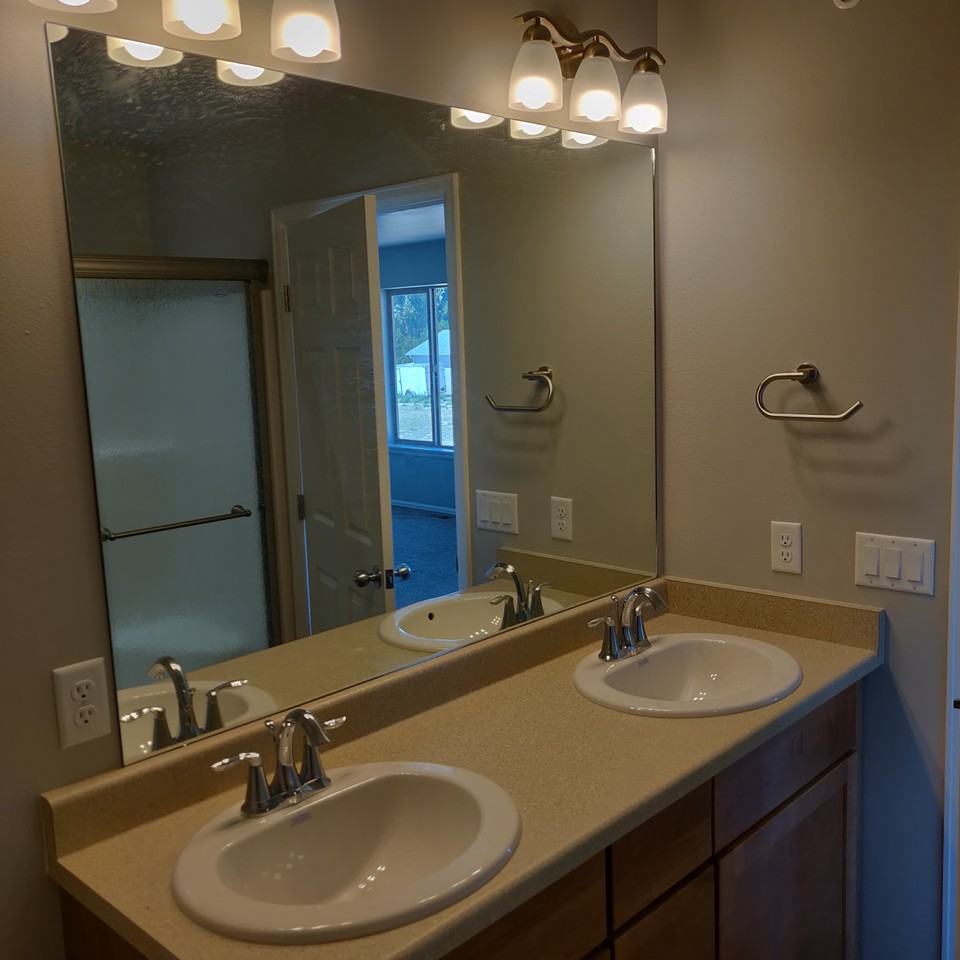 564 S Angus Ave #H - Photo 4 of 10