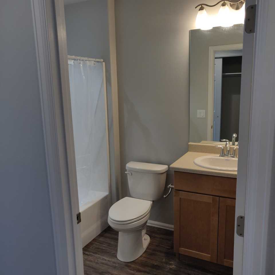 564 S Angus Ave #H - Photo 5 of 10