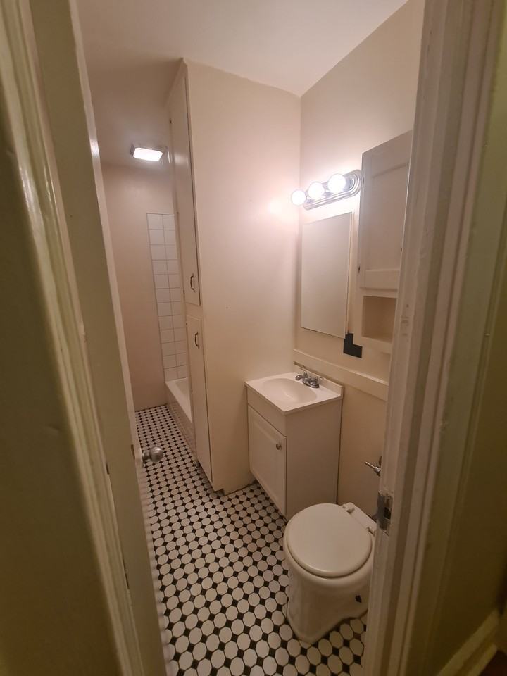 46 Kelly Parkway #303 - Photo 3 of 9