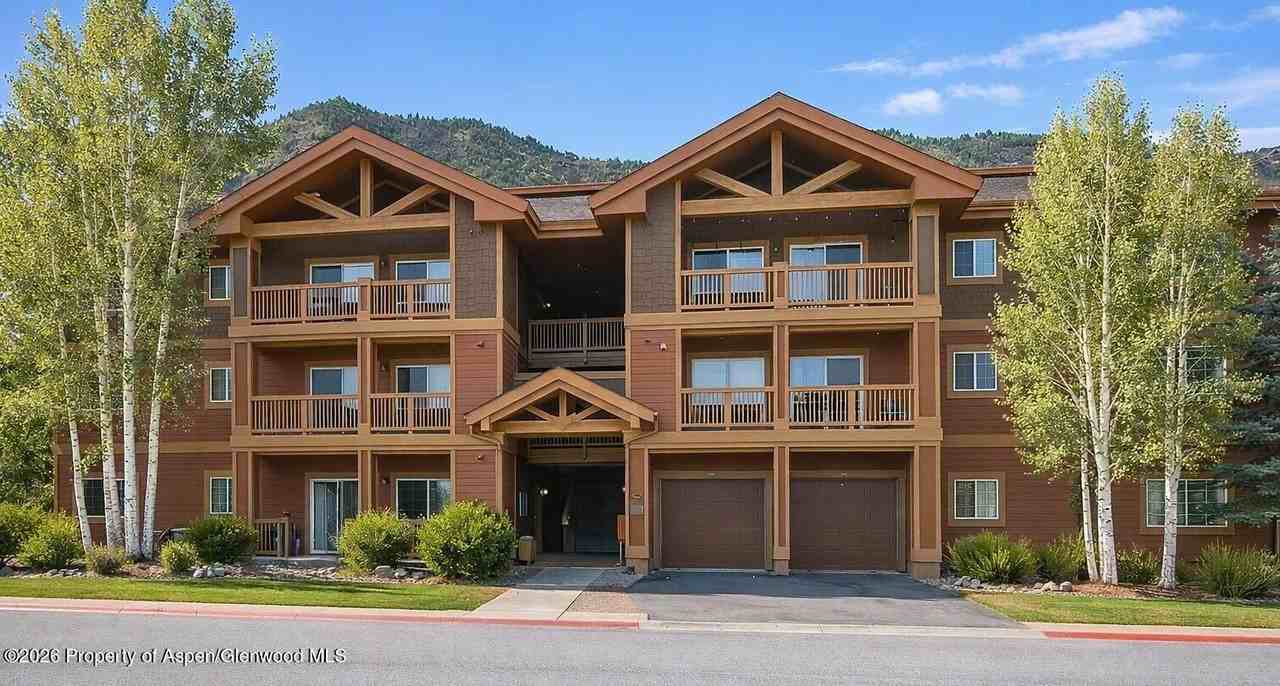 560 River View Dr #706