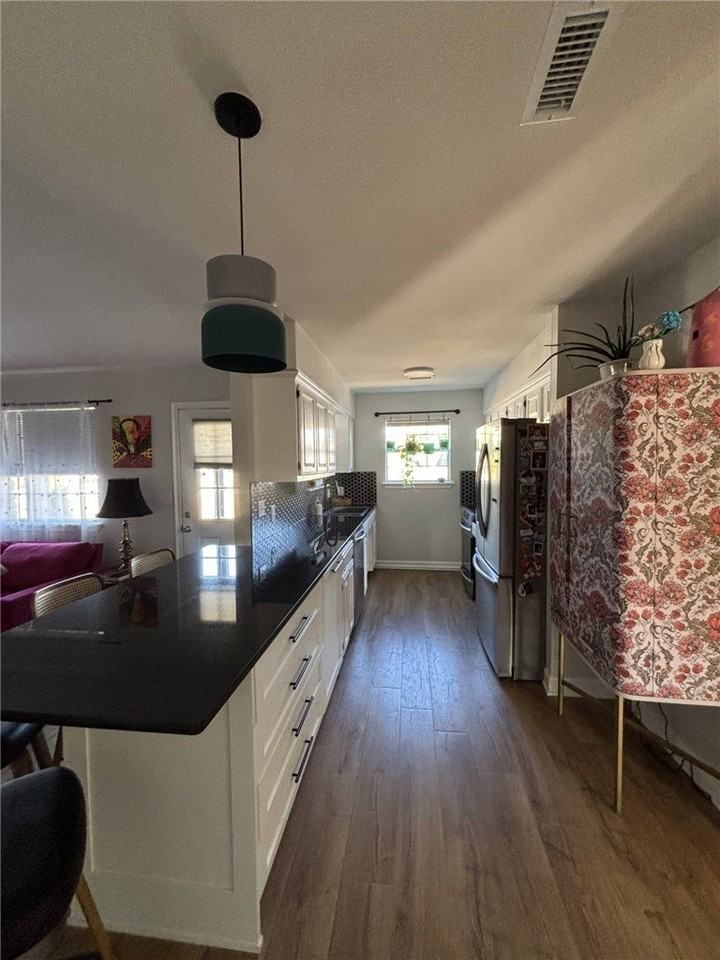714 S 5th St - Photo 3 of 11