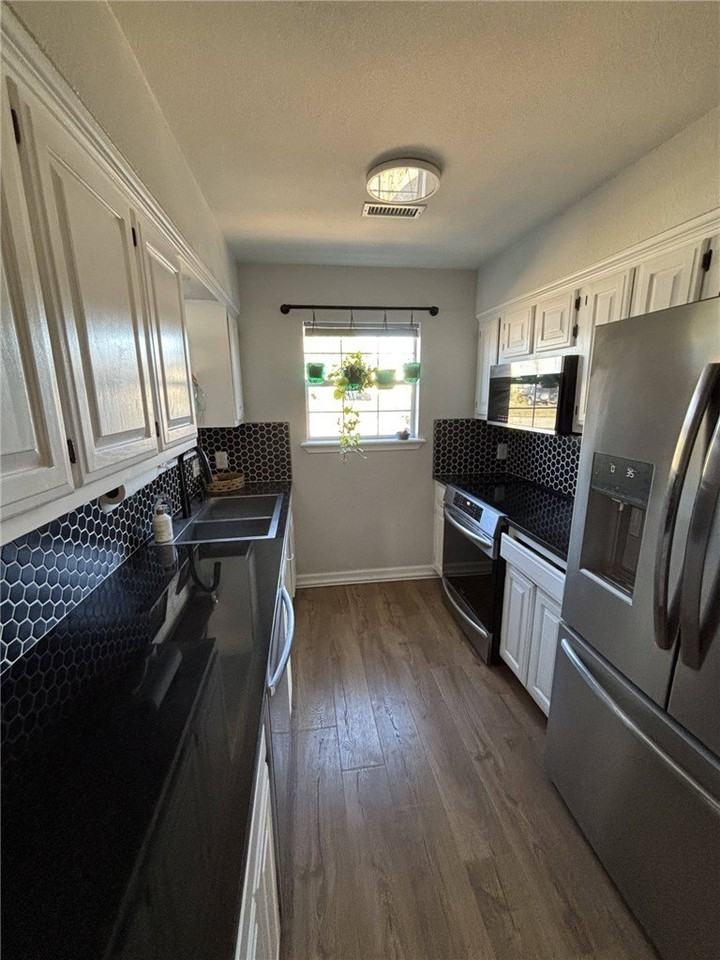 714 S 5th St - Photo 4 of 11