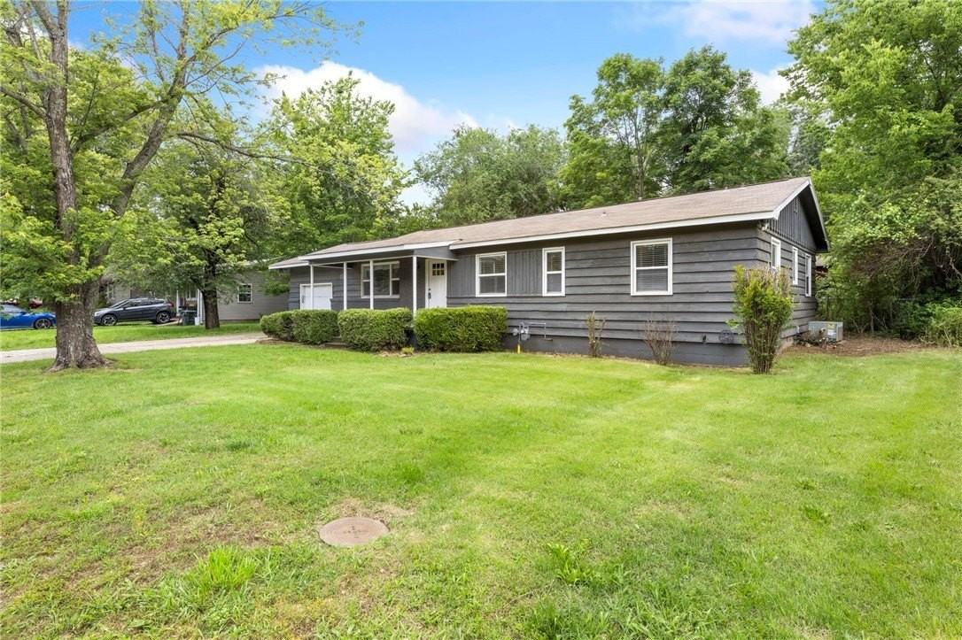 2312 W Holly St - Photo 2 of 20