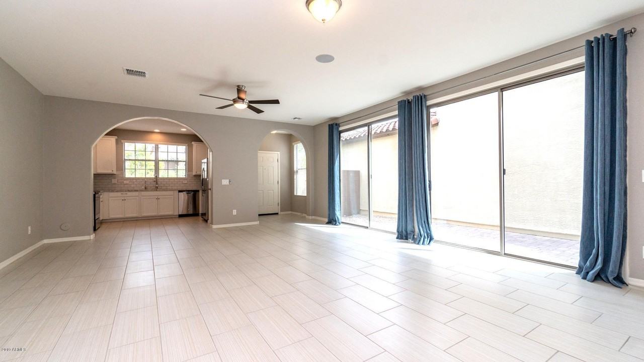 2957 N Brighton - Photo 4 of 34