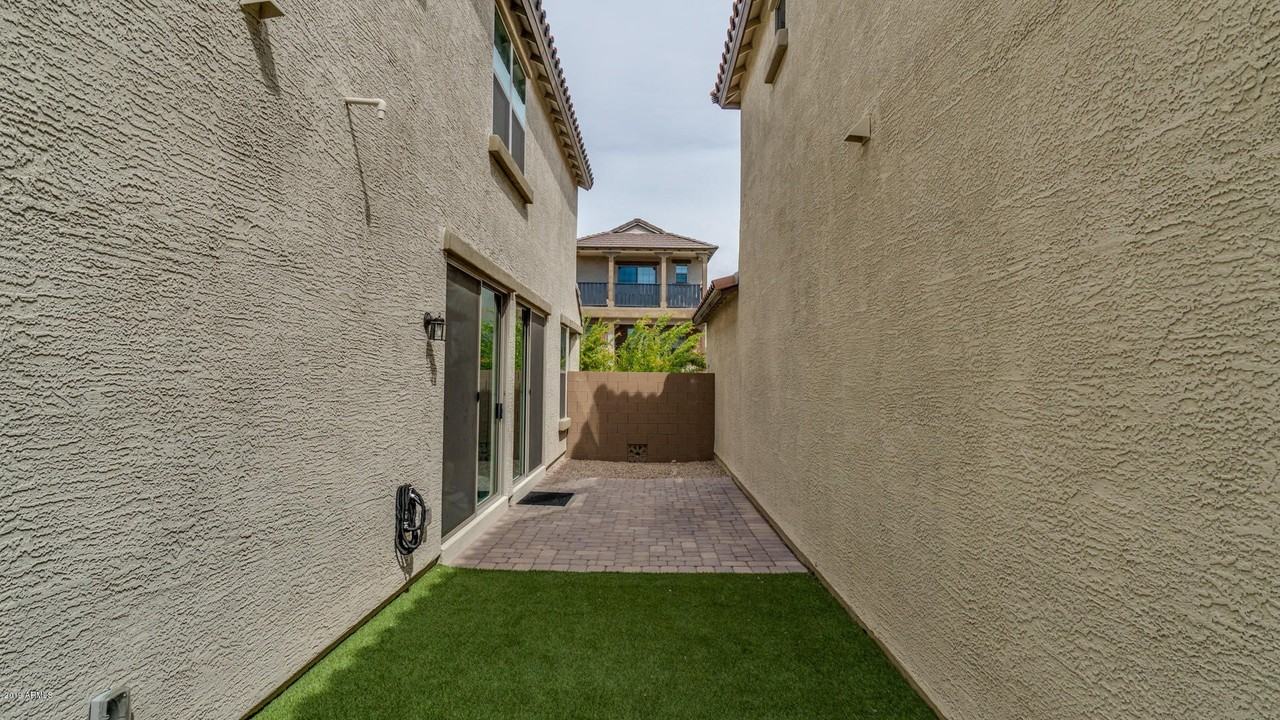 2957 N Brighton - Photo 6 of 34