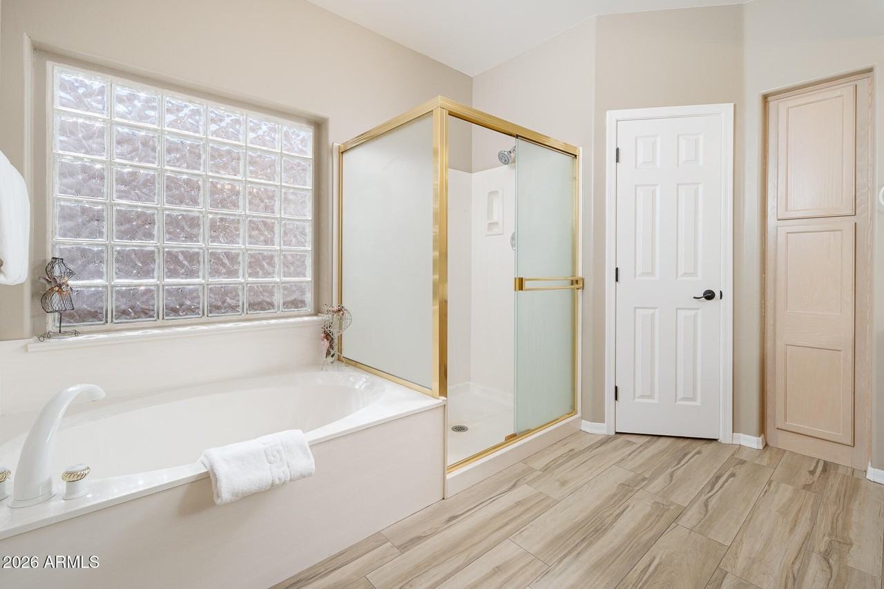 6037 W Robin Ln - Photo 4 of 39