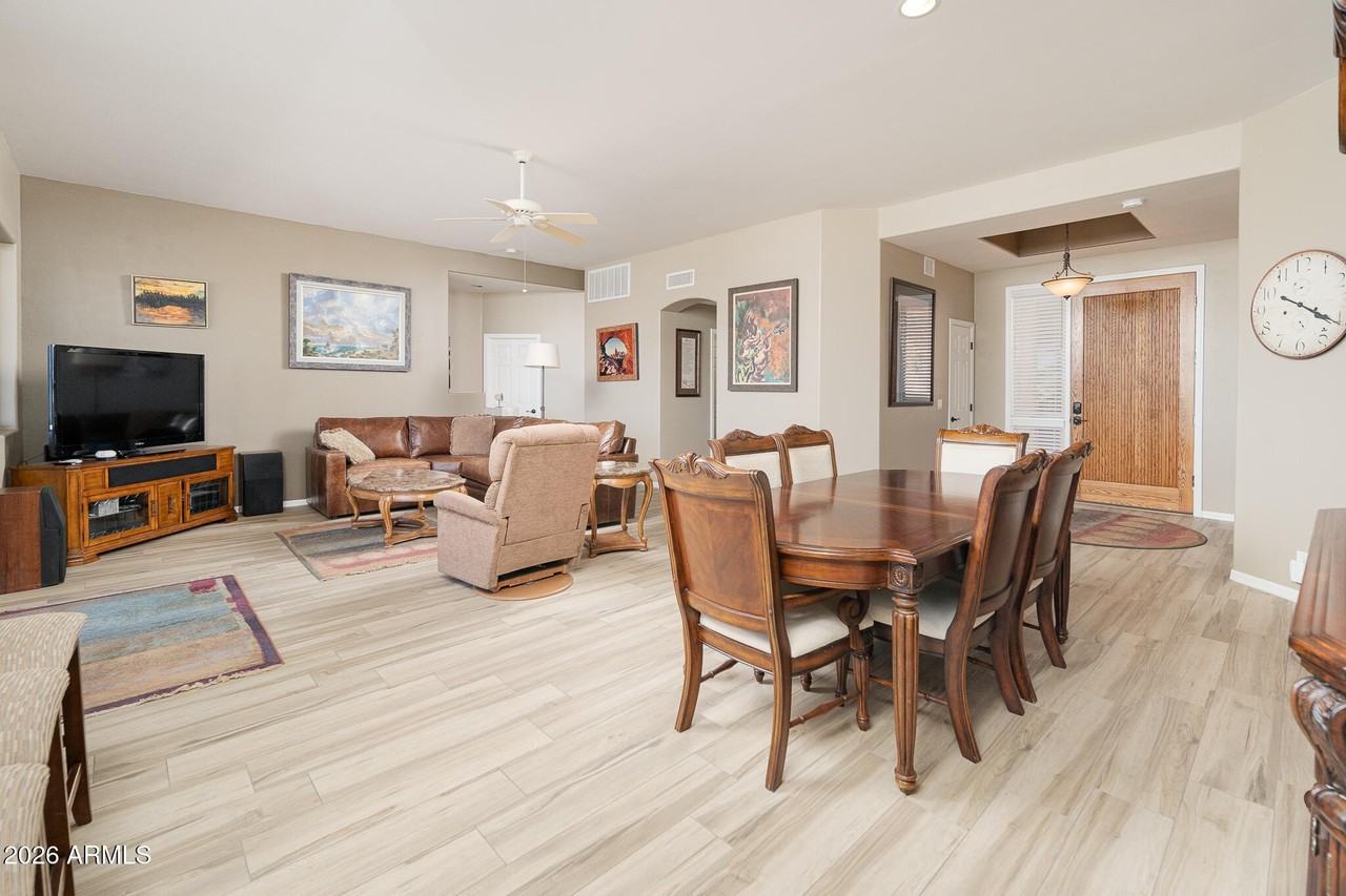 6037 W Robin Ln - Photo 7 of 39
