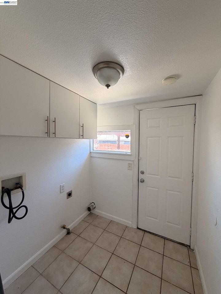 1910 Marin St - Photo 6 of 12